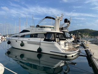 Thumbnail - Fairline Squadron 52 Fly
