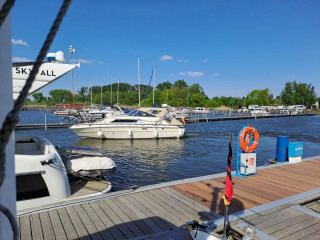 Thumbnail - Sea Ray 300 Express Cruiser