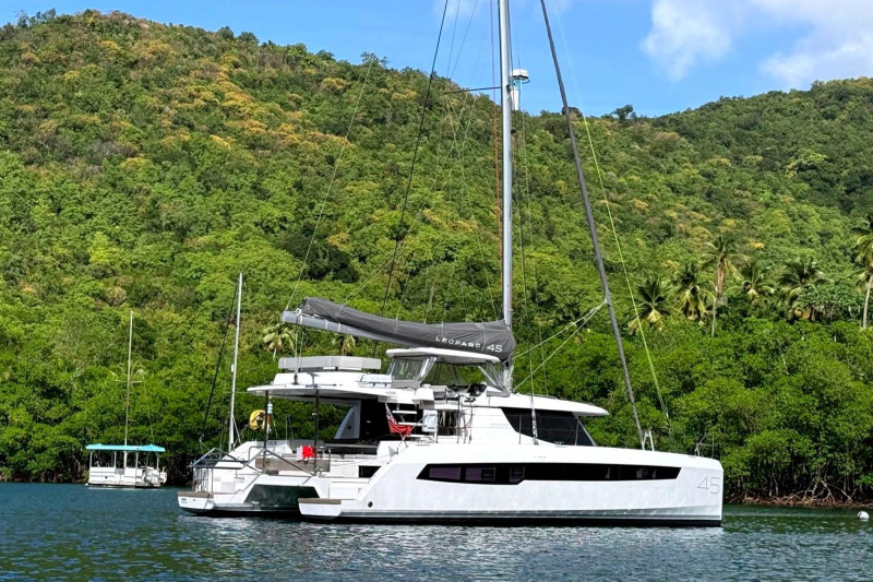 Robertson & Caine - Leopard 45 Robertson & Caine - Leopard 45