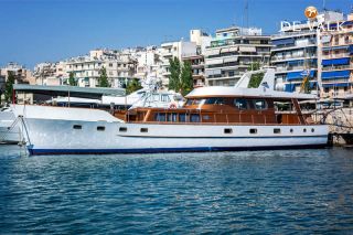 Thumbnail - Classic Motor Yacht