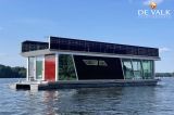 Custom Built Houseboat luxe motor