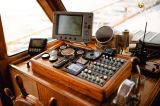  - Custom Built Houseboat luxe motor