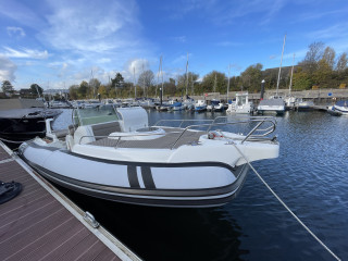 Thumbnail - Marlin 29 Inboard Cabin