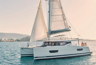 Thumbnail - Fountaine Pajot Lucia Maestro 40