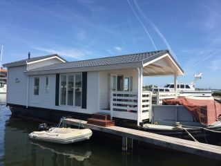 Thumbnail - Houseboat 1885
