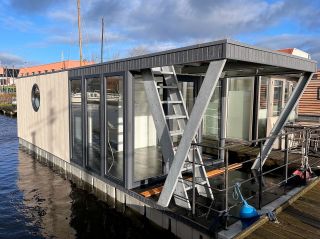 Thumbnail - Shogun Houseboat
